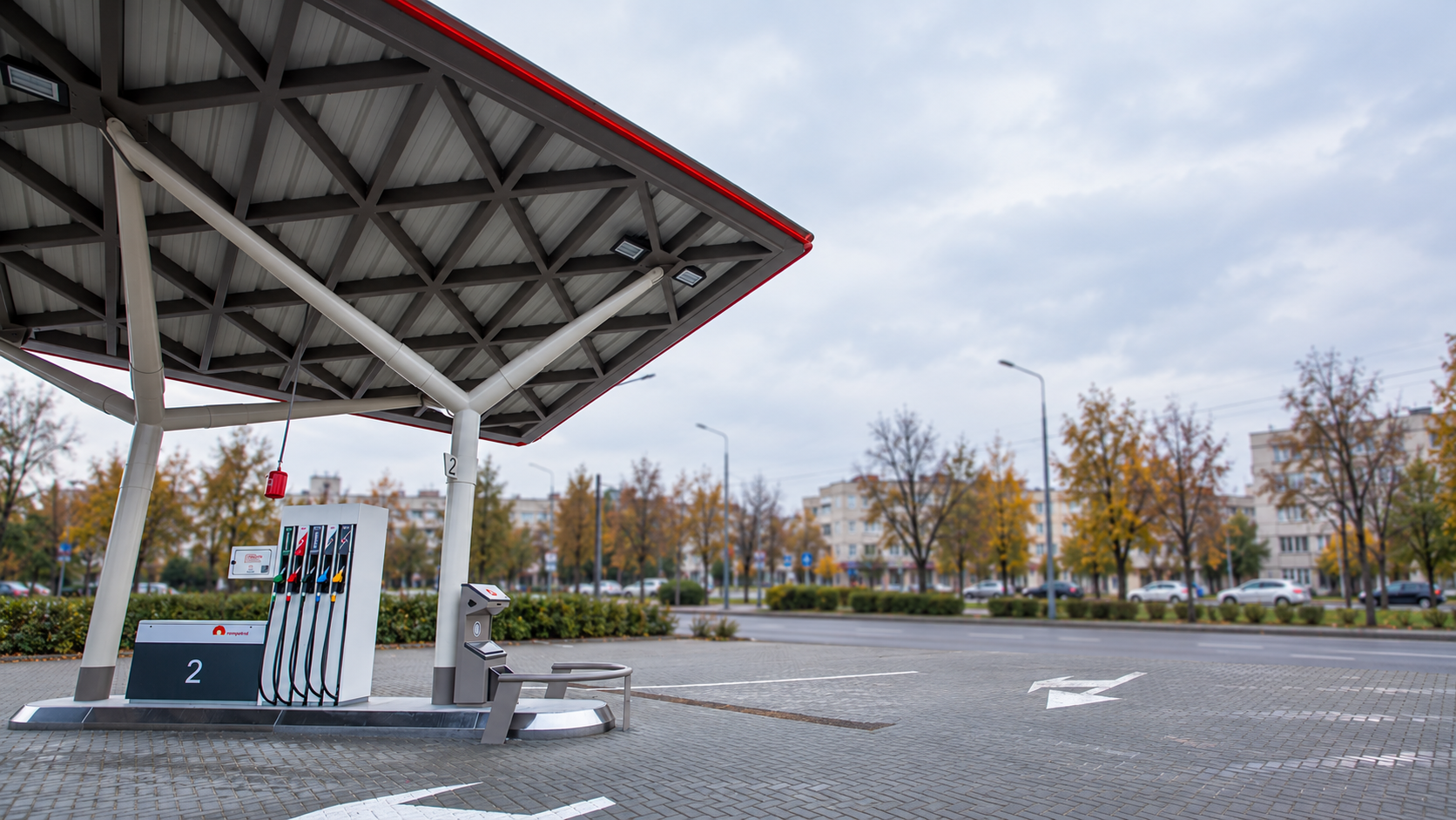 Benzina se ieftinește cu 27 de bani, iar motorina se scumpește cu 9 bani în Moldova Benzina se ieftinește cu 27 de bani, iar motorina se scumpește cu 9 bani în Moldova