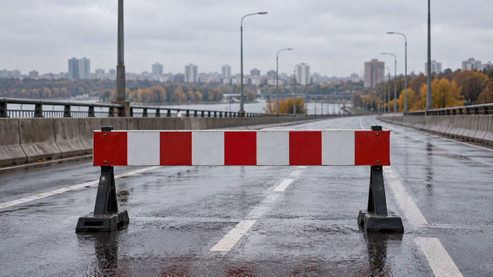 В Киеве закрыли Южный мост в обе стороны, автобусы №22 и №91 направили через Дарницкий В Киеве закрыли Южный мост в обе стороны, автобусы №22 и №91 направили через Дарницкий