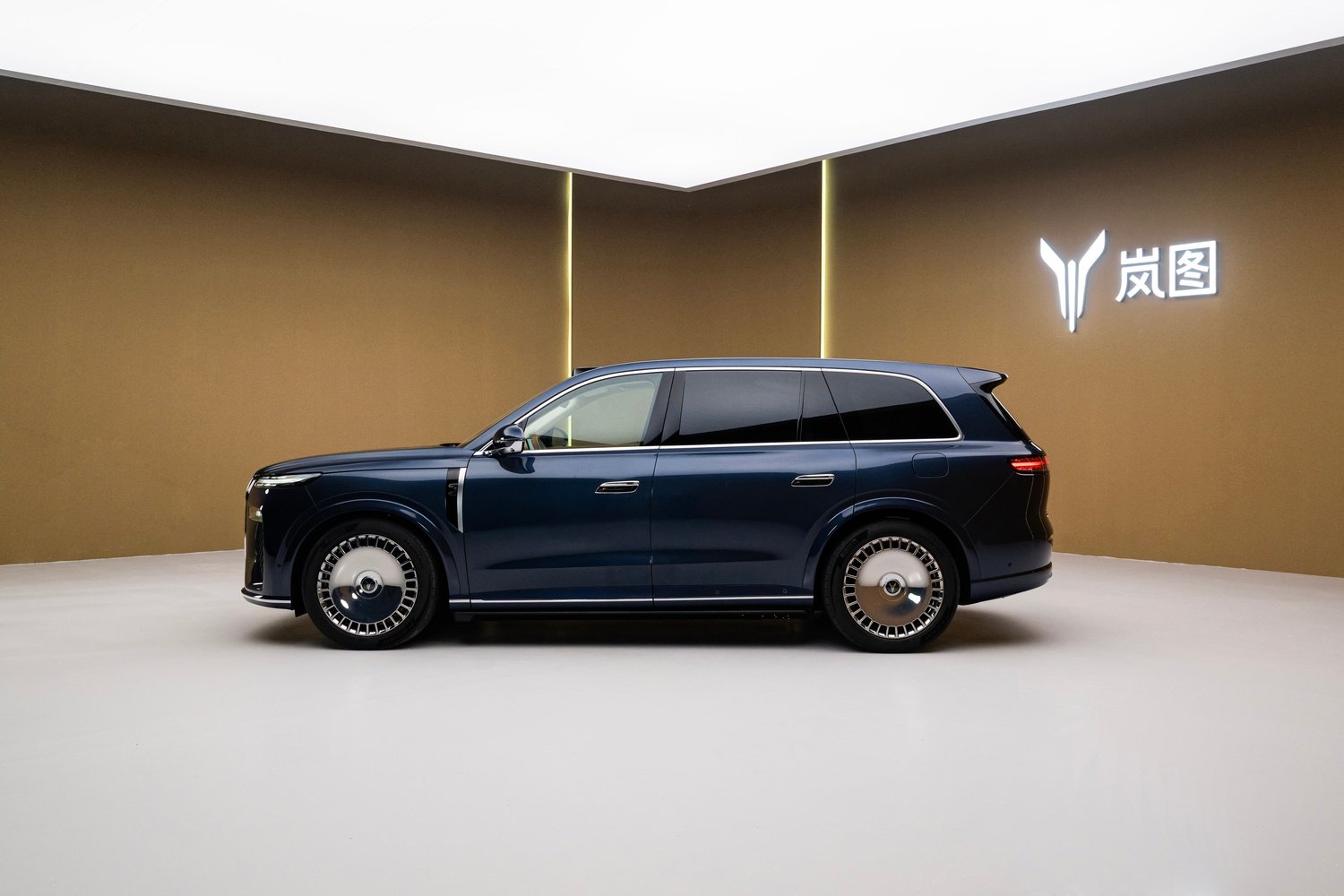 VOYAH Taishan — new flagship hybrid SUV from VOYAH